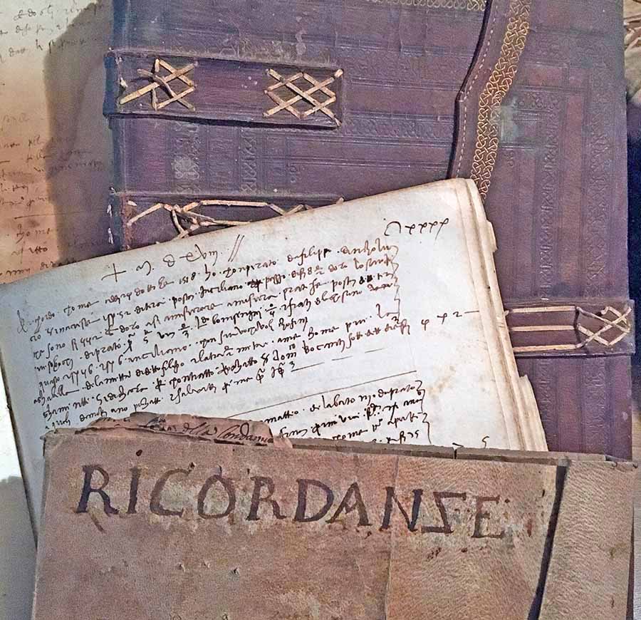 Lo specchio degli archivi: Libri di famiglia dal ’500 al ’900”